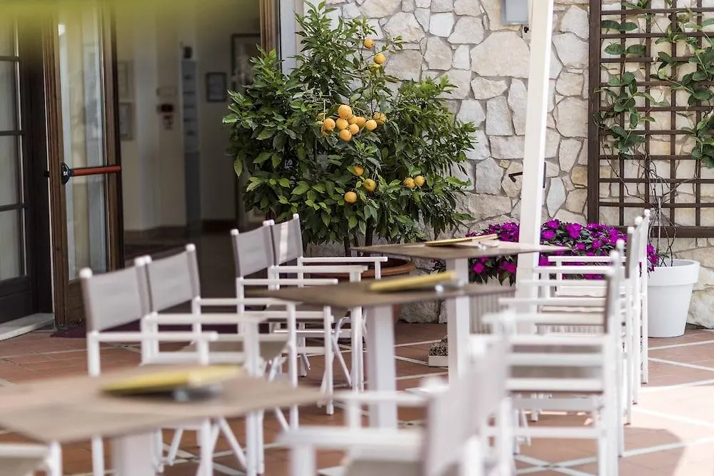 Madrigale Panoramic Lifestyle & Soulful Hotel 4*, Costermano